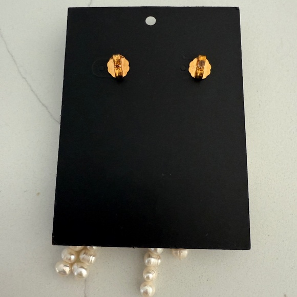 Victoria Hayman Carved Flower & Pearl Drop Earrings New - Picture 2 of 4